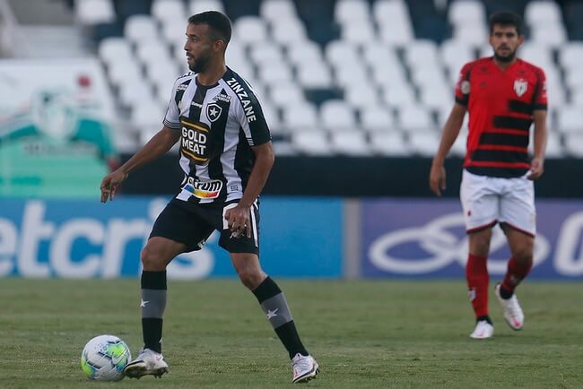Volante do Botafogo desabafa após nova derrota: “Situação muito complicada”