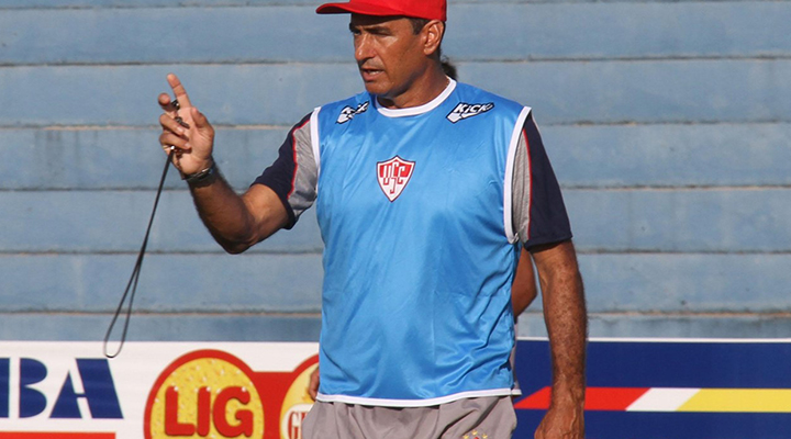 Só no FI: Calor faz jogador desmaiar no hexagonal da Segundona Mineira