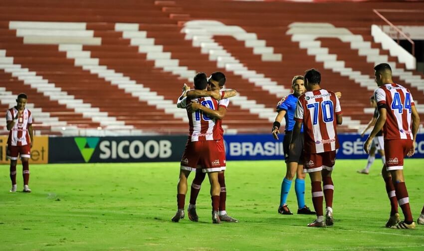 Jogadores do Náutico comemoram um dos quatro gols (Foto: Thyago Marques/Náutico)