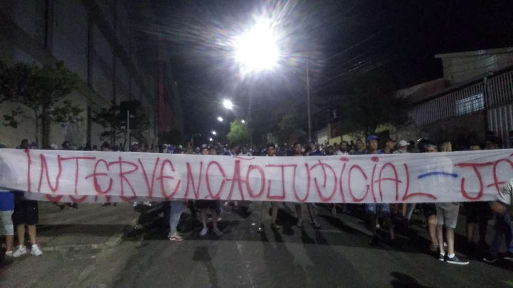 Cruzeiro protesta na frente do Horto