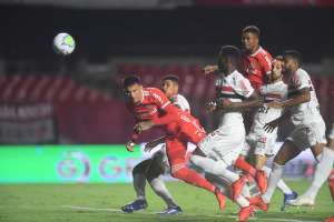 Reinaldo admite atuações ruins do São Paulo, mas confia em reação no Brasileiro