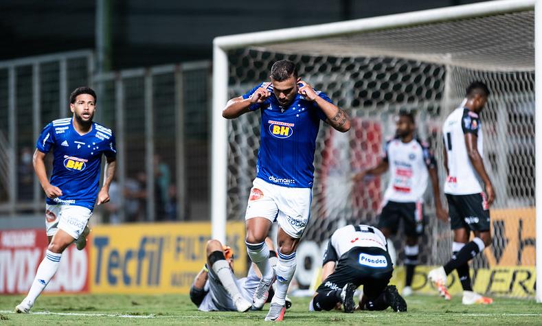 William Pottker marcou gol da vitória da Raposa William Pottker marcou gol da vitória da Raposa
