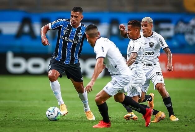 Jornalista diz que Atlético-MG e Grêmio estão fora da disputa do Brasileirão