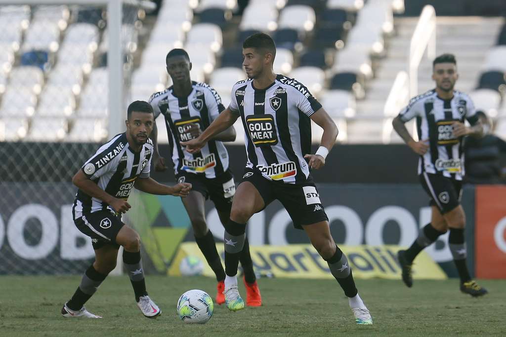 O Botafogo foi superado, em casa, pelo Atlético Goianiense, por 3 a 1. Foto: Vitor Silva/BFR