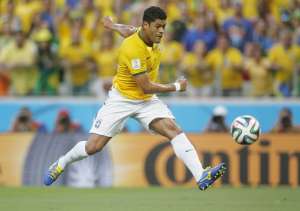 Clube do Brasileirão retoma conversas com Hulk, ex-seleção brasileira