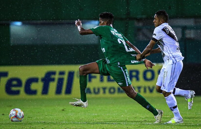 Chapecoense e Ponte fizeram um jogo equilibrado (Foto: Márcio Cunha/ACF)