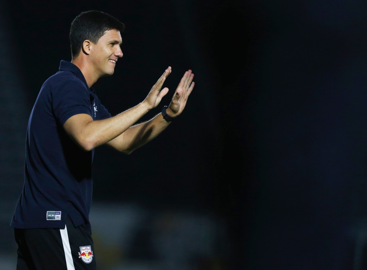 “Temos que nos permitir sonhar”, diz técnico após goleada do RB Bragantino