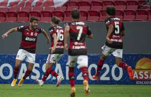 Flamengo 2 x 0 Palmeiras - Mengão tira Verdão da briga e sobe para 3º