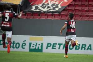 Pepê admite emoção com gol e vê Flamengo forte na briga pelo título