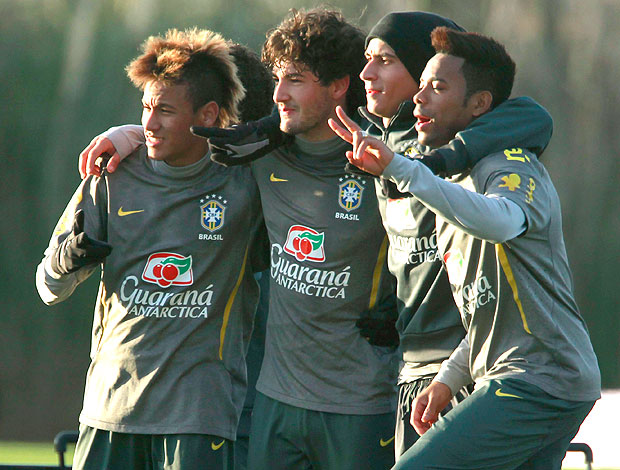 Ex-Seleção brasileira publica mascote em rede social e leva torcedores à loucura