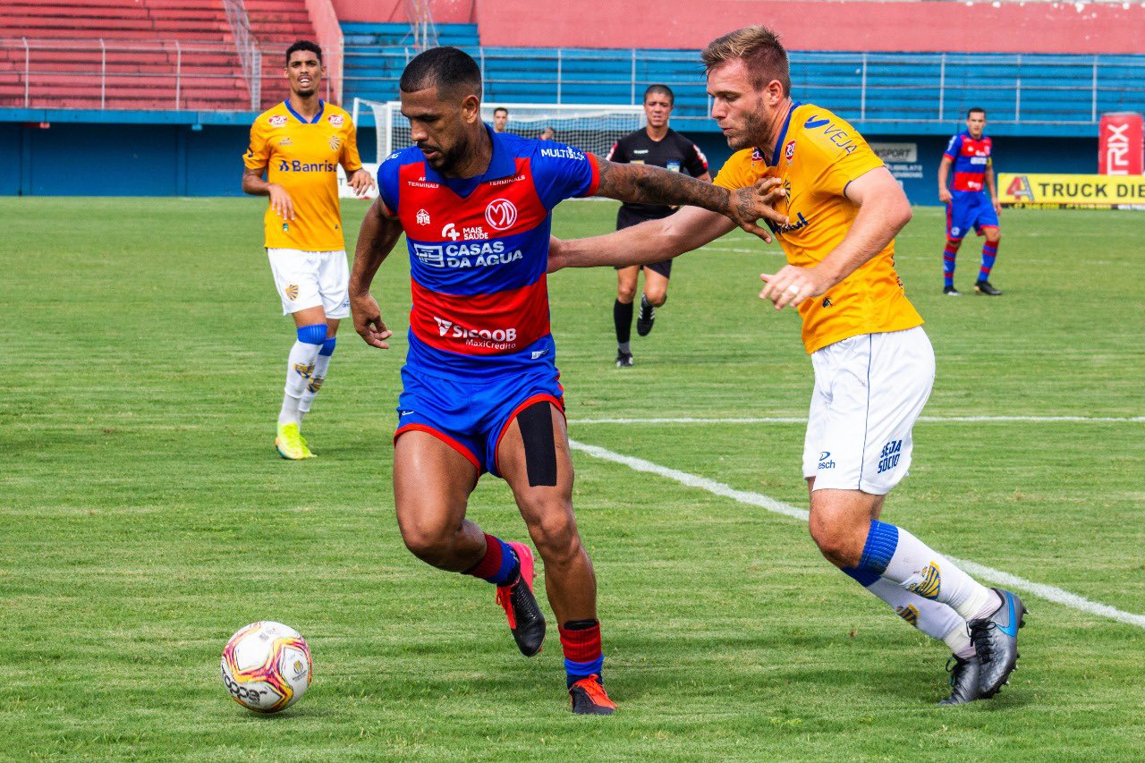 Time da Série D oficializa saída de três jogadores do elenco profissional