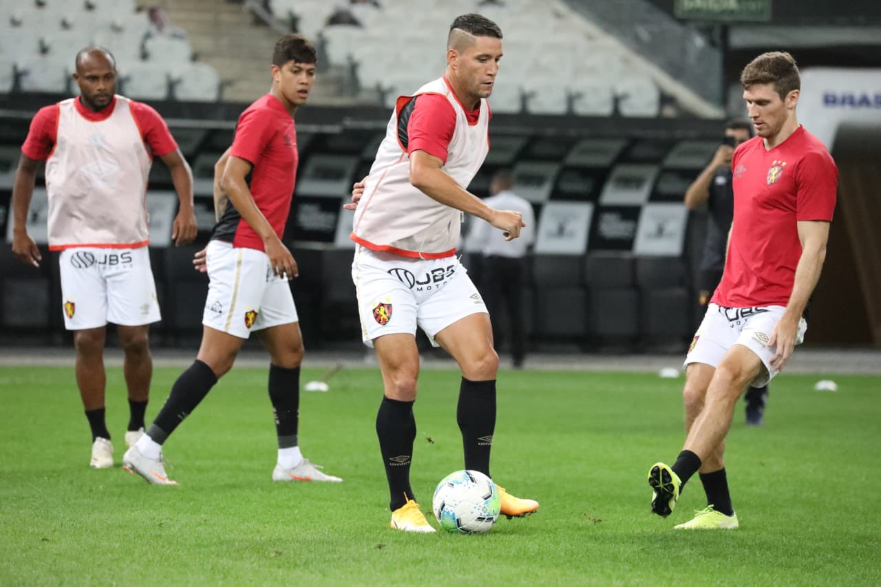 Com retorno de dupla titular, Sport desafia Bahia para não parar na degola