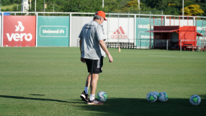 Abel Braga deve escalar Peglow para a vaga de Caio Vidal no Gre-Nal 429