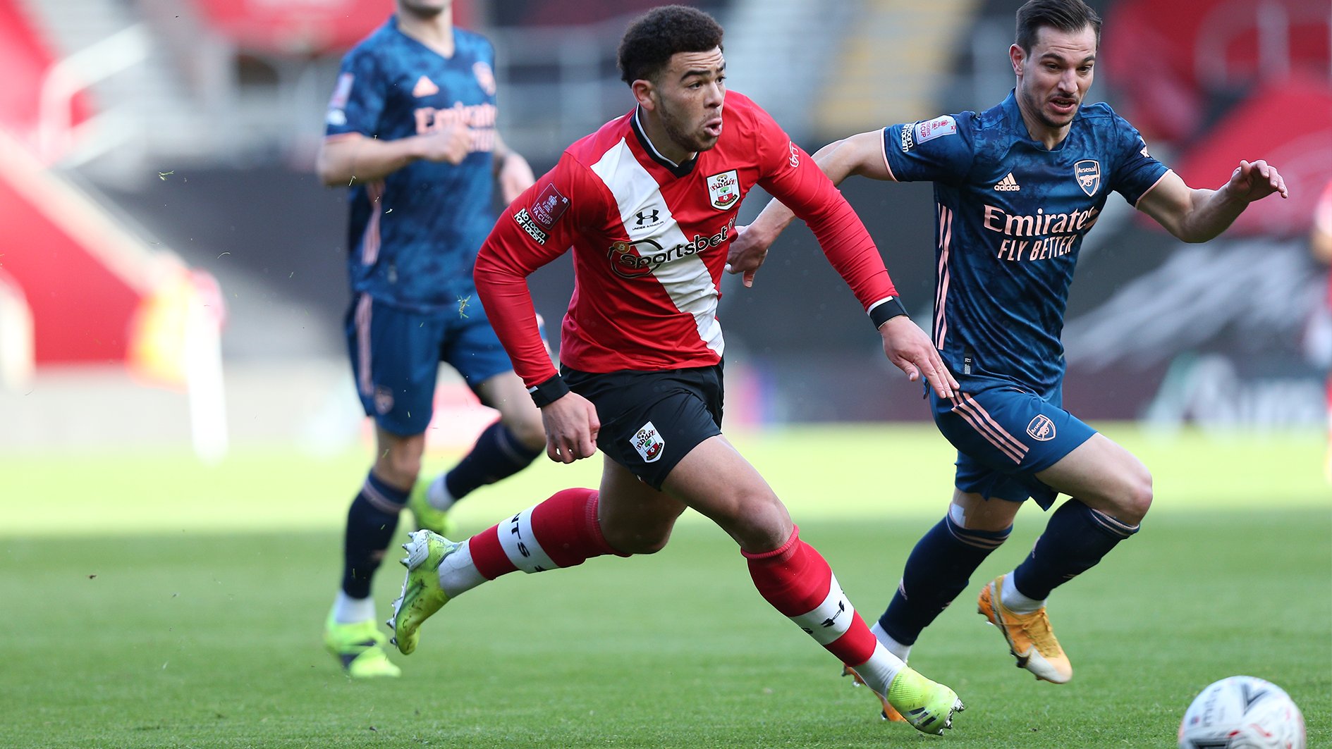COPA DA INGLATERRA: Atual campeão, Arsenal cai com gol contra de brasileiro