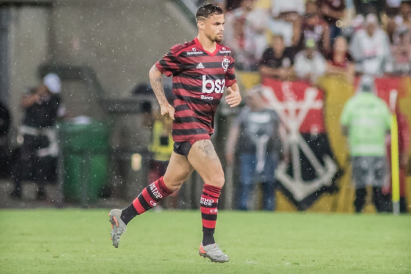 Time dos Emirados Árabes faz proposta para tirar atacante do Flamengo