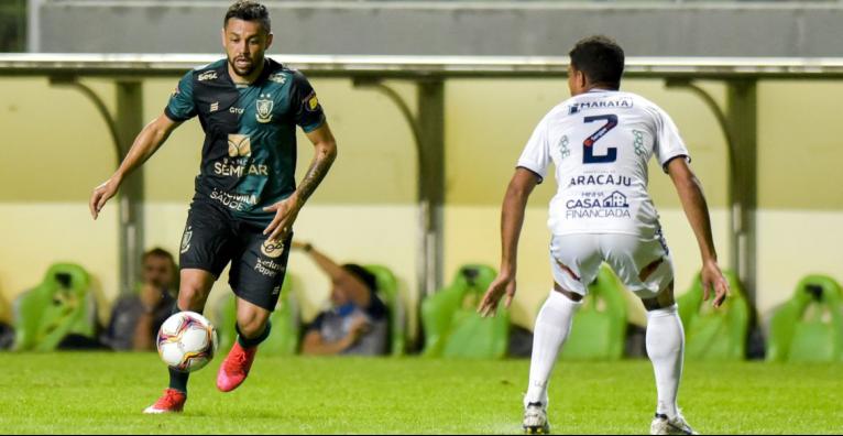 Tudo igual para Confiança e América. (Foto: Mourão Panda / América)