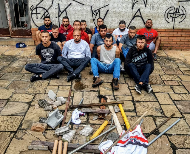 Ônibus do São Paulo é atacado a caminho do Morumbi; 14 são detidos