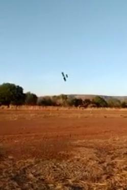 Vídeo mostra o exato momento da queda do avião que matou seis pessoas. ASSISTA AQUI!