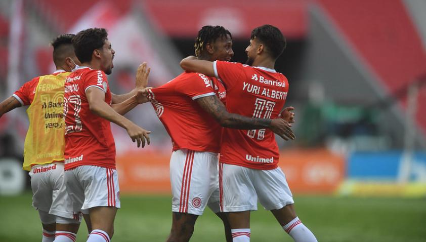 Internacional 2 x 1 Grêmio – Colorado quebra tabu, elimina rival e fica perto da taça