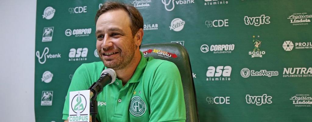 Gigante do futebol brasileiro sonda Felipe Conceição, técnico do Guarani