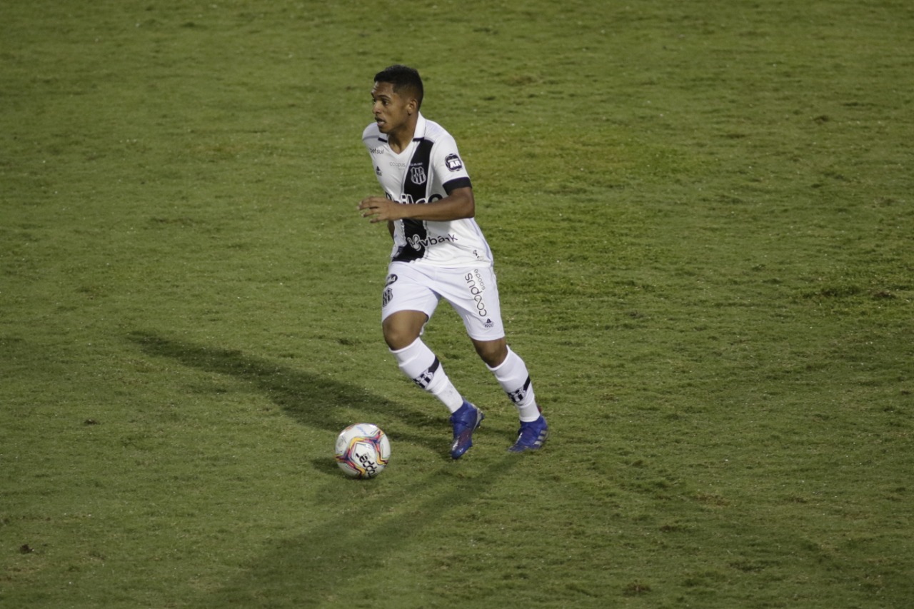 Série B: Dawhan celebra marca expressiva pela Ponte Preta