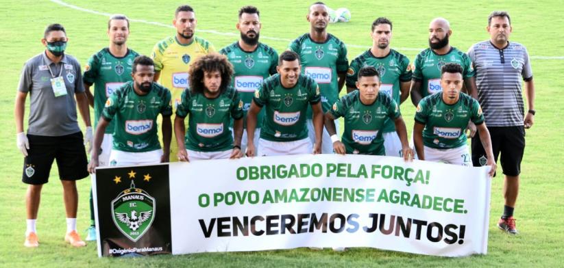Manaus entrou em campo com faixa de agradecimento