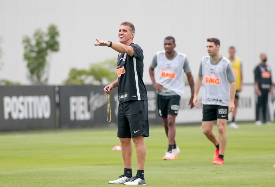 Mancini quer ‘reequilibrar’ Corinthians e nega torcer para o Palmeiras