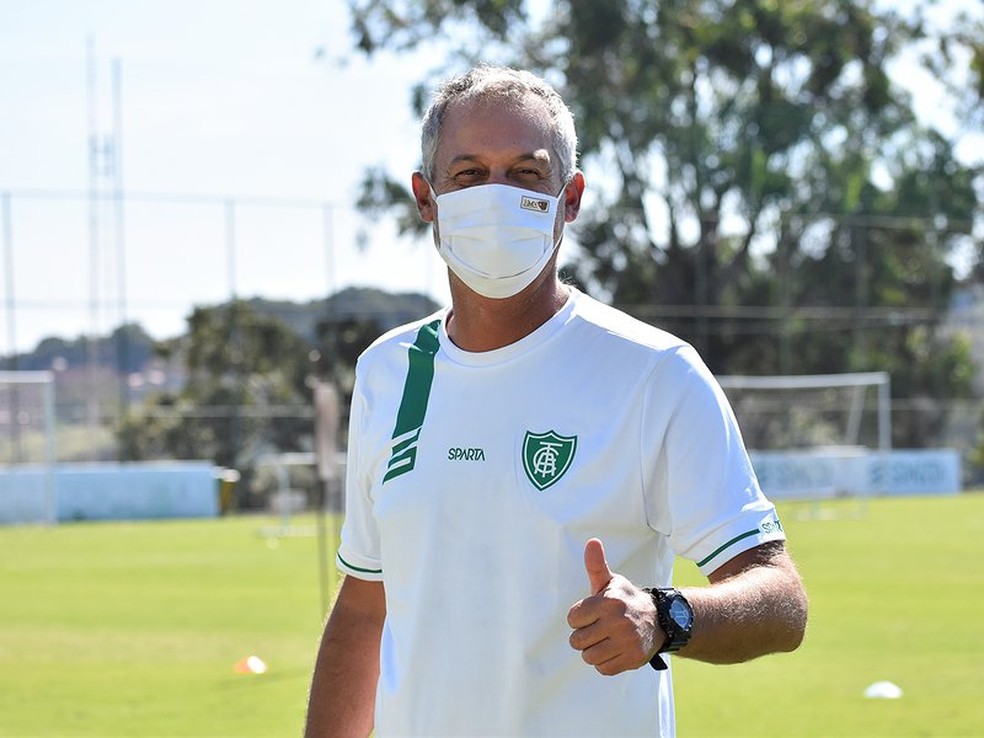Líder com América-MG, Lisca revela torcida por acesso de rival da Série B