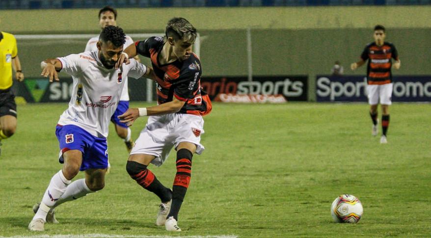 Oeste segurou o Paraná que caiu. (Foto: Divulgação)