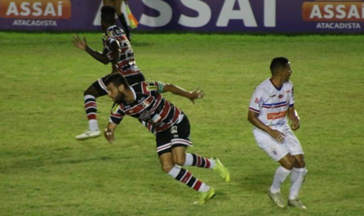Santa Cruz buscou empate fora. Foto: Dienes Celestino - Folha de Sergipe