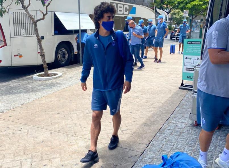 Recuperado de Covid-19, ex-Inter reforça Avaí em decisão contra o América-MG