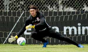 Com defesas importantes e títulos, Cássio completa 500 jogos pelo Corinthians