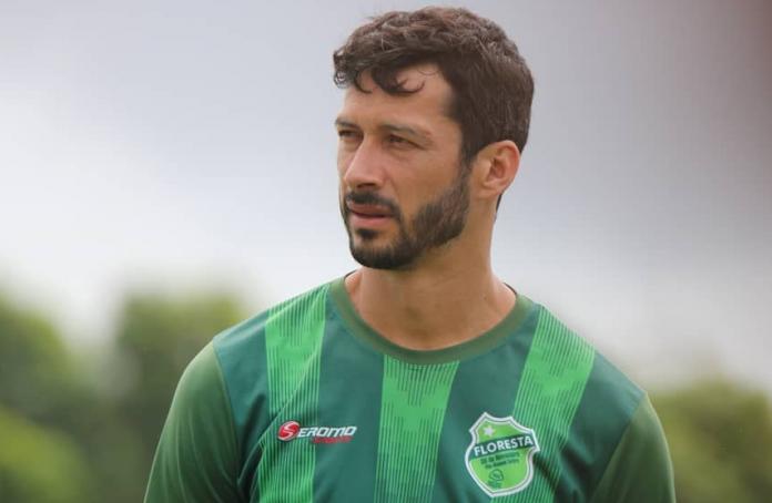 Flávio Torres, atacante do Floresta-CE (Foto: Divulgação/Floresta)