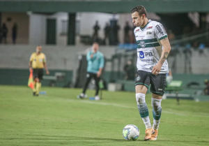 Coritiba negocia prorrogação de empréstimo de volante do Flamengo