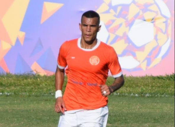 Paulista A2: Lateral Carlinhos permanece no Atibaia e destaca disputa sadia no elenco