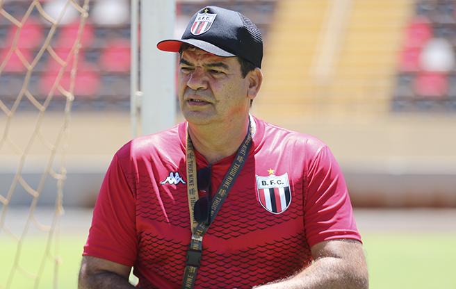 Time rebaixado na Série B comunica desligamento de técnico