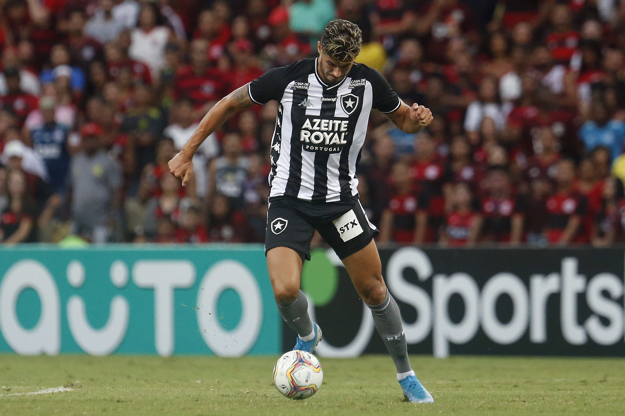 Botafogo recebe oferta por atacante e pode se livrar de cláusula de R$ 10 milhões