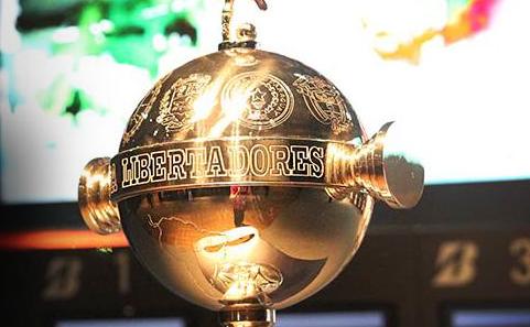 Ídolos históricos de Palmeiras e Santos entrarão no Maraca com a taça da Libertadores