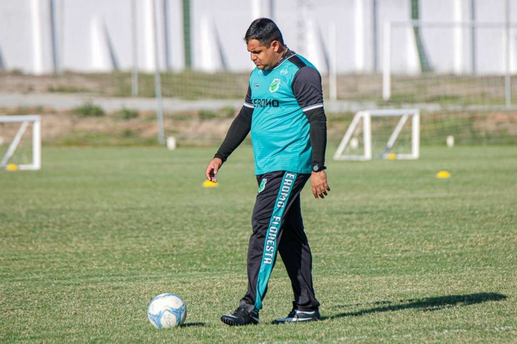 Leston Júnior, técnico do Floresta-CE (Foto: Ronaldo Oliveira/ASCOM Floresta EC)