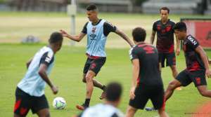 Sem Jonathan, Athletico enfrenta Ceará por vaga no grupo da Sul-Americana