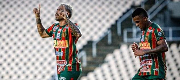 Marcinho marcou para o Sampaio Corrêa. Foto: Lucas Almeida