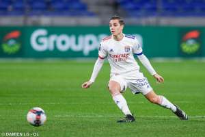 FRANCÊS: Gol aos 47 do segundo tempo garante a liderança para o Lyon