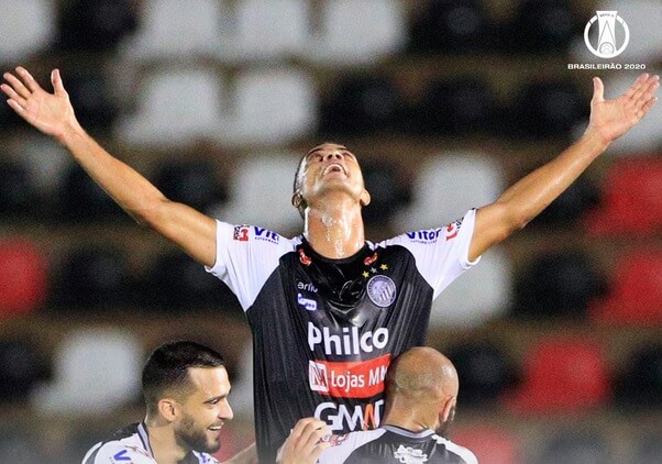 Ricardo Bueno marcou o único gol da partida (Foto: Thiago Calil)