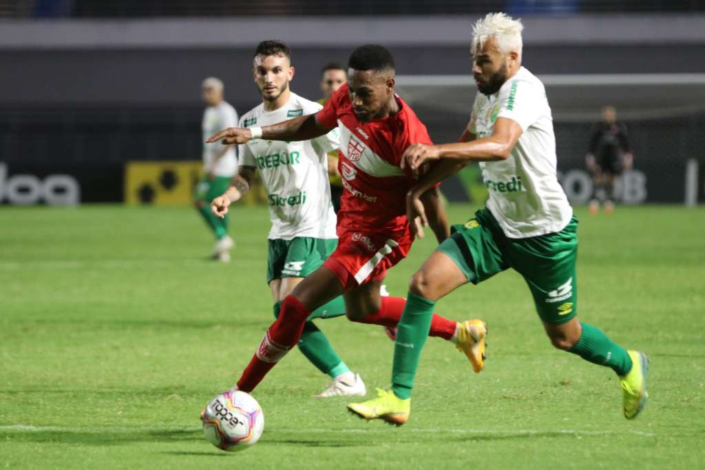 Cuiabá é goleado pelo CRB