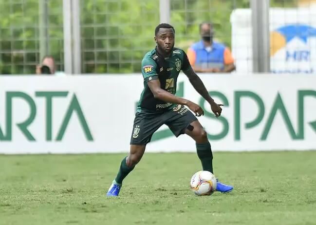 Lateral deixa o América-MG após vice e destino será Portugal