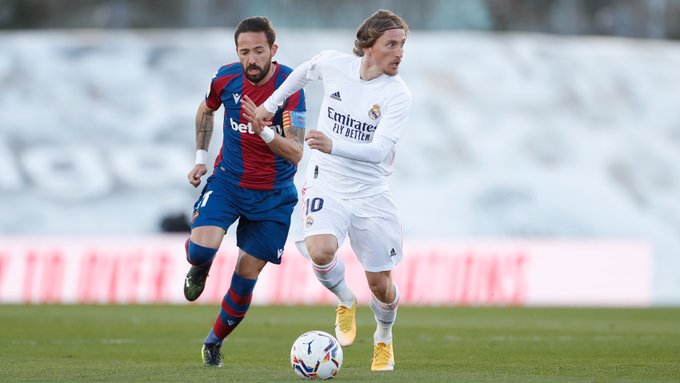 ESPANHOL: Militão é expulso no começo e Real Madrid leva a virada do Levante