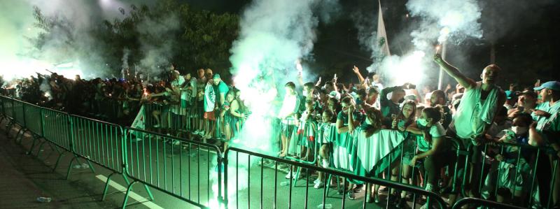 Libertadores: Com aglomeração, torcedores fazem festa para recepcionar o Palmeiras