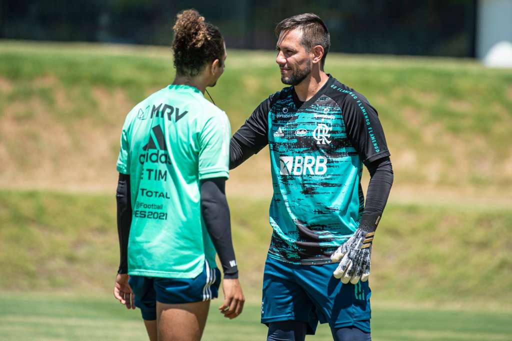 Recuperado, Diego Alves volta a ser relacionado no Flamengo após mais de um mês