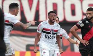 Reinaldo pede cabeça erguida após nova derrota do São Paulo