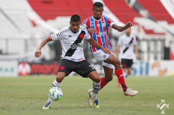 Melhor em campo, zagueiro acha que expulsão de Castán atrapalhou o Vasco